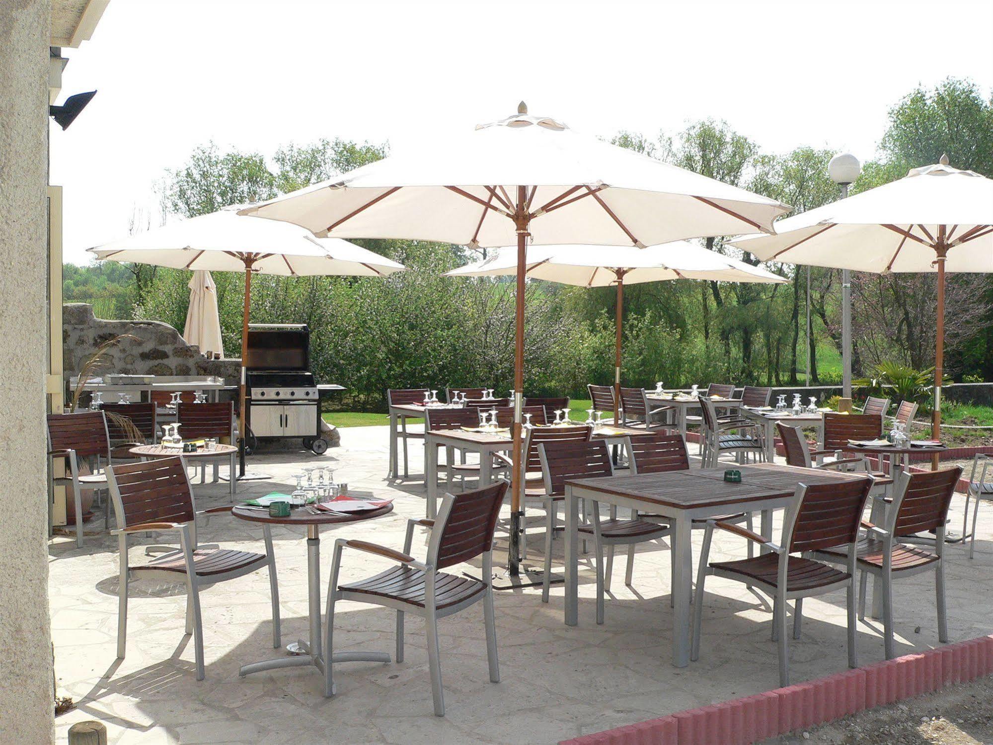 Hotel Abbaye Du Golf De Lesigny Exterior foto